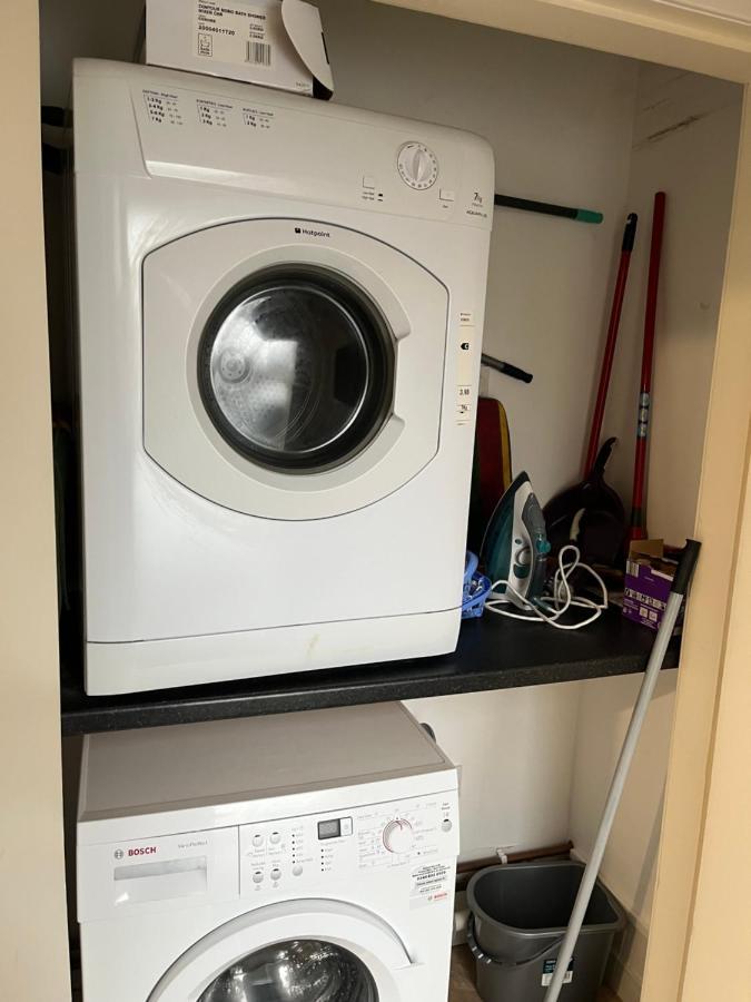 Comfortable 3 Bedroom Home In 애비모어 외부 사진