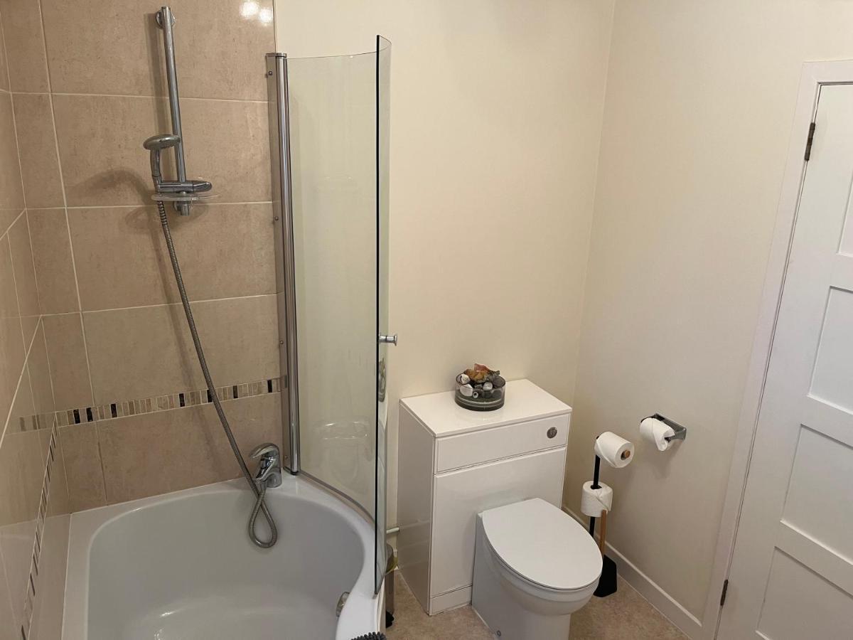 Comfortable 3 Bedroom Home In 애비모어 외부 사진